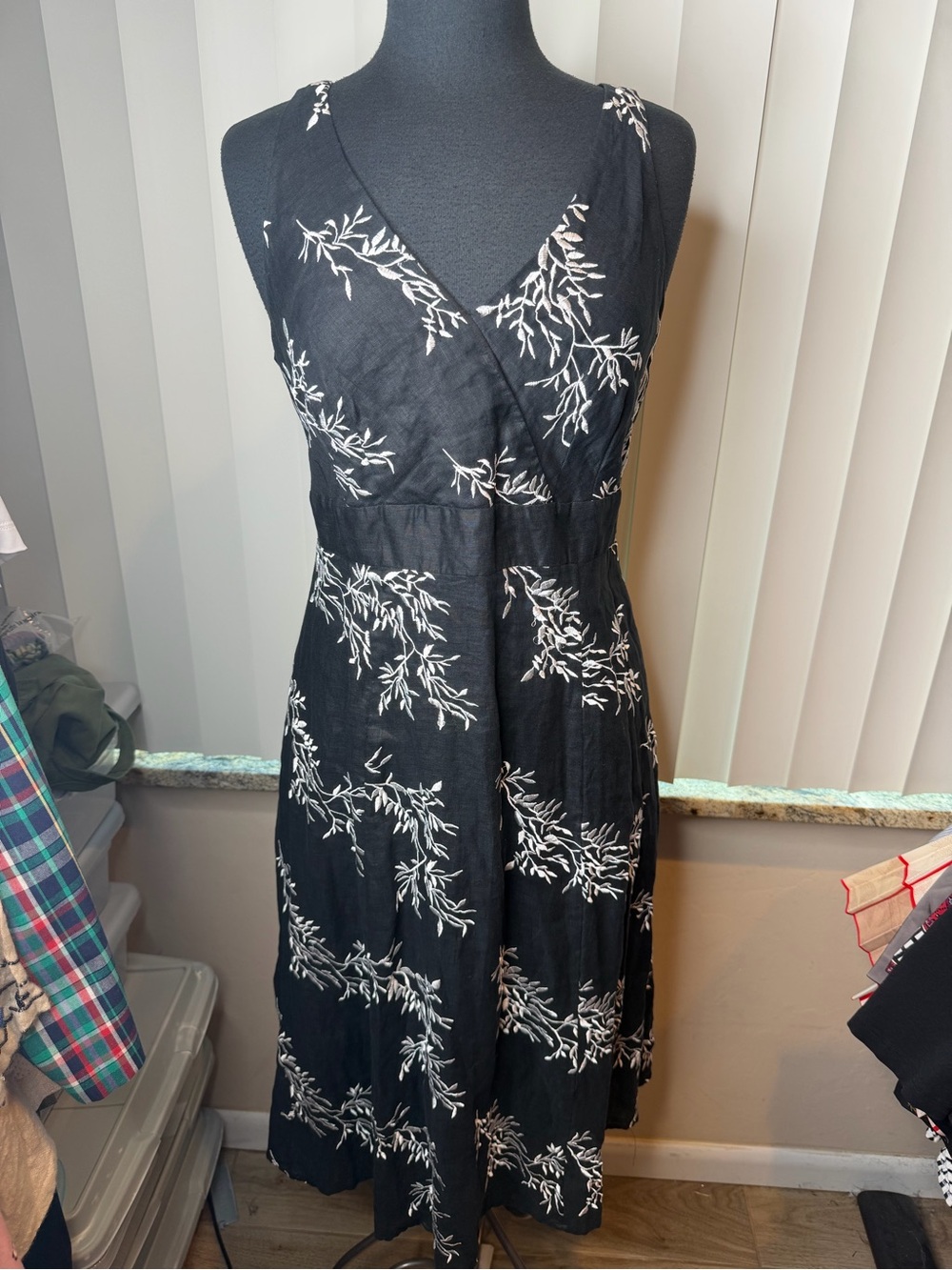 Peter Nygard Linen Black Floral V-Neck Sleeveless Embroidered Midi Dress SZ 10